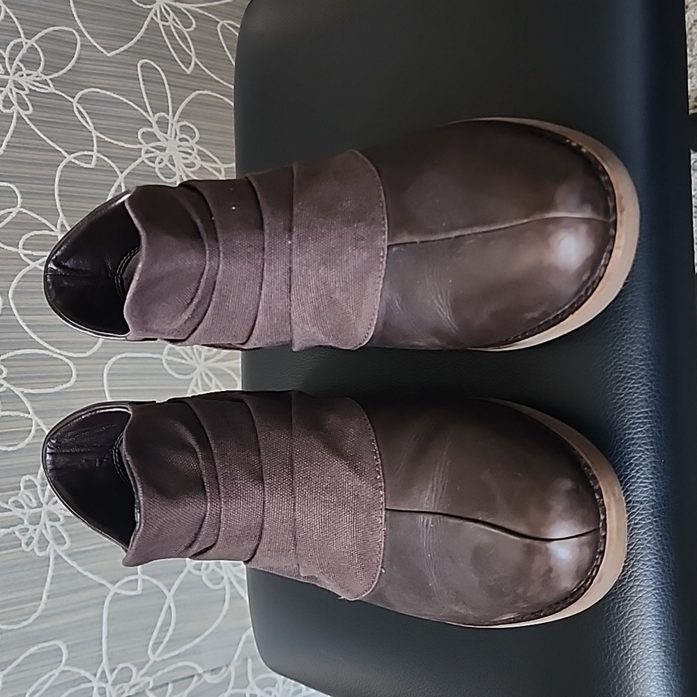 Merrell Brown Booties - Picture 2 of 12
